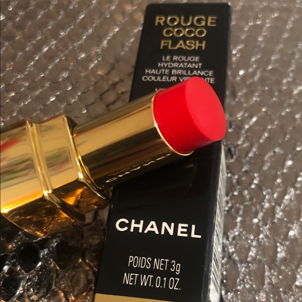 CHANEL Rouge Coco Flash Hydrating Lipstick - Bright Coral Red
